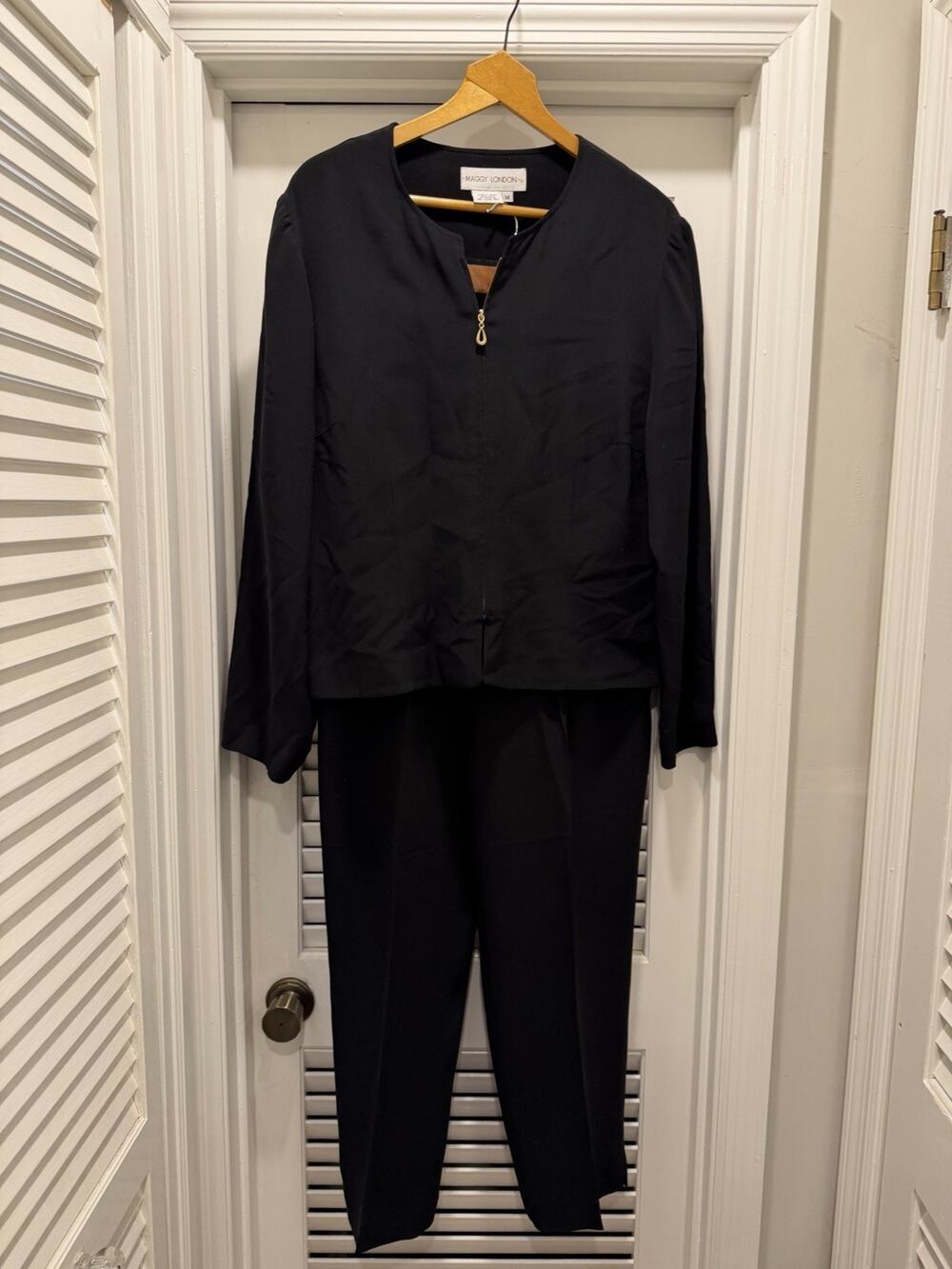 Vintage 90s Maggy London Women’s 14 Black 100% Silk 2 Piece Pant Suit